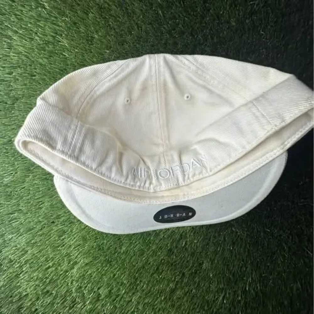 Jordan Jumpman Fitted Hat 7 3/8 Cream White Silver Big Logo Embroidered Cap
